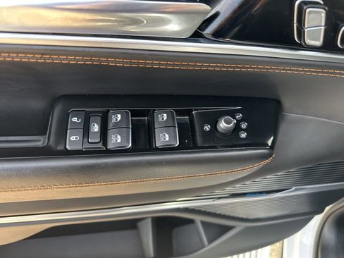 Used 2022 Jeep Grand Wagoneer Series III image 21