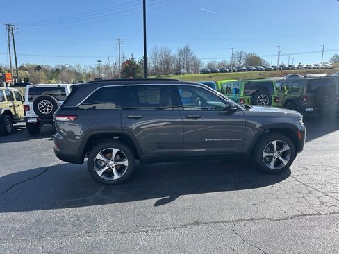 New 2026 Jeep Grand Cherokee Limited w/ Luxury Tech Group II AWD/4WD image 10