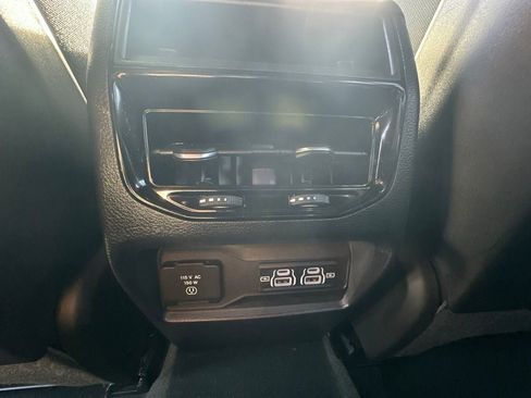 Used 2025 Jeep Grand Cherokee Altitude RWD image 22