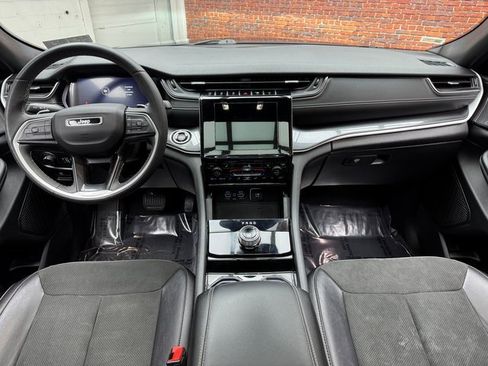 Used 2023 Jeep Grand Cherokee Altitude image 12