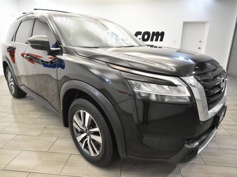 Used 2024 Nissan Pathfinder SL image 7