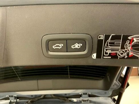 Used 2020 Volvo XC40 T5 R-Design image 35