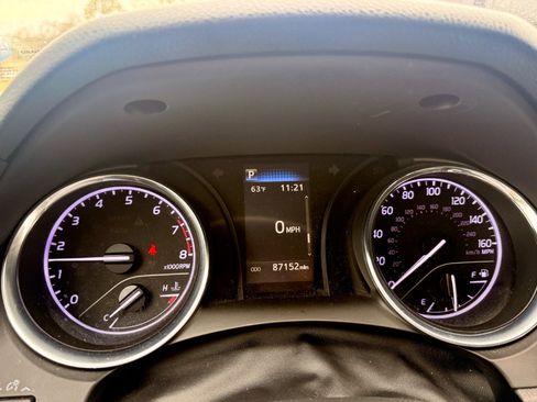 Used 2020 Toyota Camry LE image 9