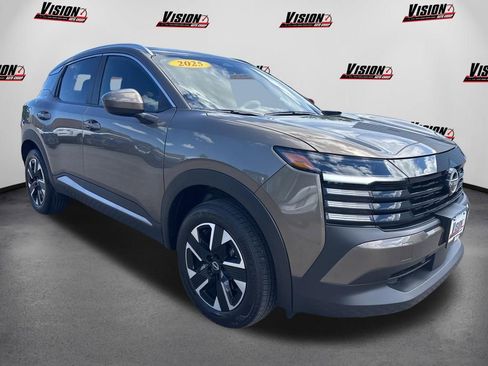 Certified 2025 Nissan Kicks SV w/ SV Premium Package AWD/4WD image 3