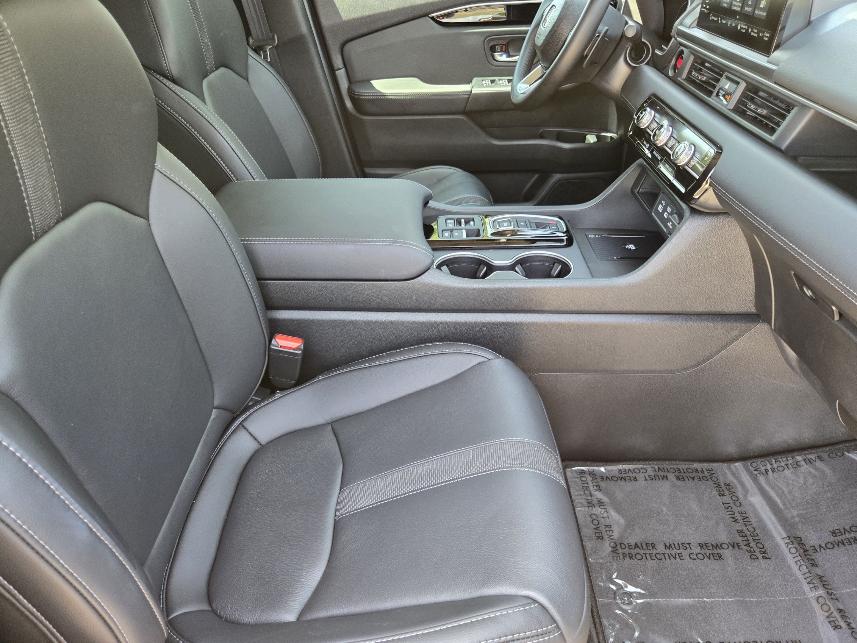 Certified 2025 Honda Pilot Touring image 10