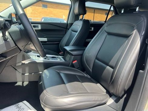 Certified 2024 Ford Explorer XLT w/ Equipment Group 202A AWD/4WD image 18
