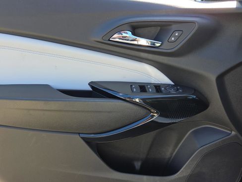 New 2025 Chevrolet Trax LT w/ LT Convenience Package image 28