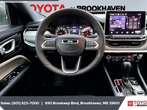 Used 2024 Jeep Compass Limited image 5