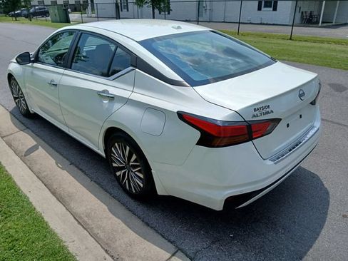 Used 2023 Nissan Altima 2.5 SV FWD image 14