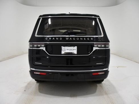 Used 2022 Jeep Grand Wagoneer Series III w/ Rear Seat Video Group 1 image 4