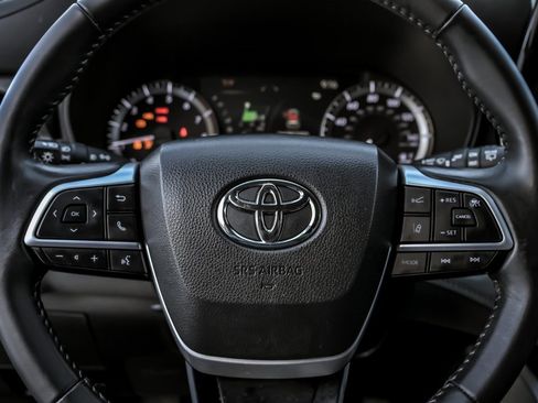 Used 2023 Toyota Highlander LE image 20