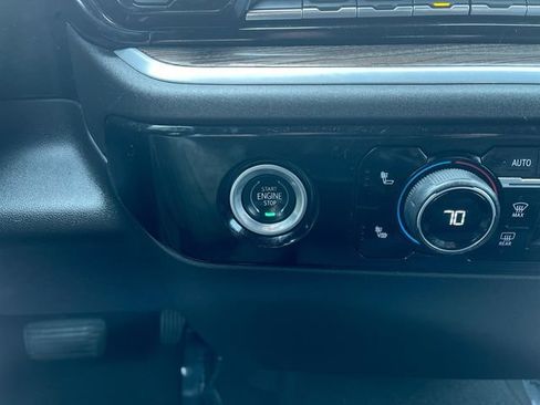 Used 2022 Chevrolet Silverado 1500 LT AWD/4WD image 17