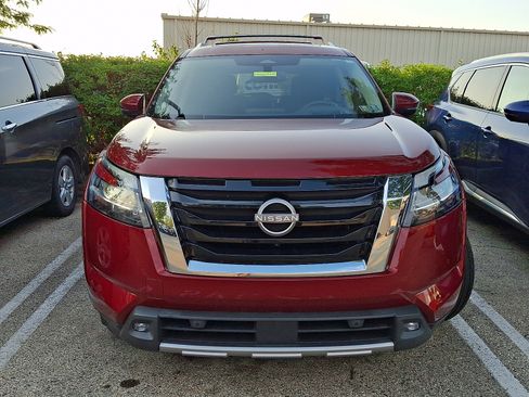 Used 2022 Nissan Pathfinder Platinum w/ Cargo Package AWD/4WD image 2