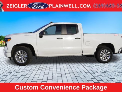 Used 2023 Chevrolet Silverado 1500 Custom AWD/4WD image 2