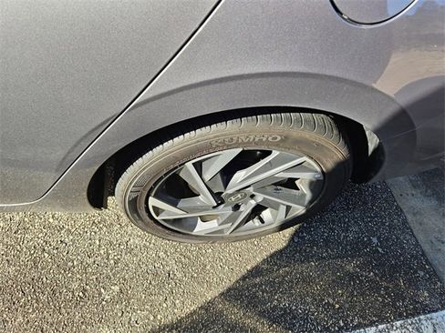 Used 2025 Hyundai Elantra Sport image 6