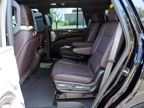 Certified 2024 Cadillac Escalade Sport Platinum w/ LPO, ONYX Package AWD/4WD image 19