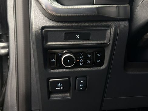 Used 2025 Ford F150 Lariat AWD/4WD image 24