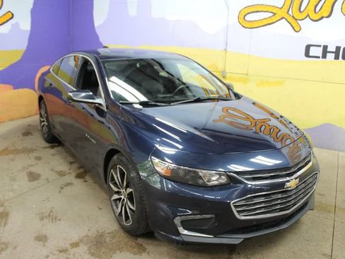 Used 2018 Chevrolet Malibu LT w/ True North Edition FWD image 2