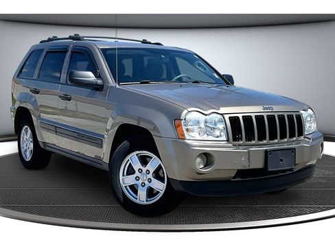 Used 2005 Jeep Grand Cherokee Laredo AWD/4WD image 2