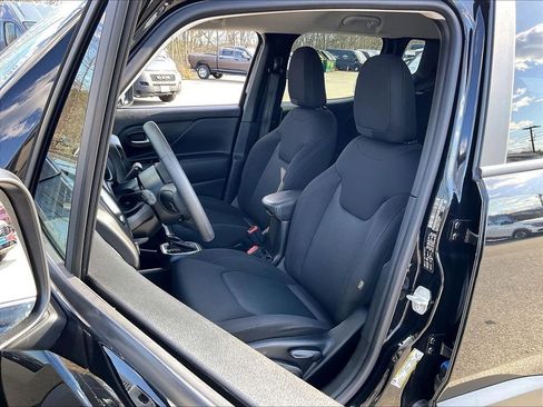 Used 2023 Jeep Renegade Latitude AWD/4WD image 9