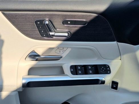 New 2026 Mercedes-Benz GLB 250 4MATIC image 21