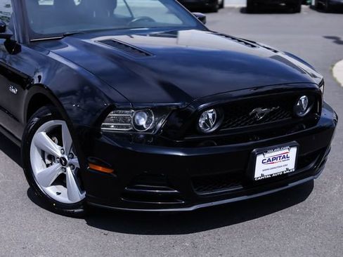 Used 2013 Ford Mustang GT RWD image 3