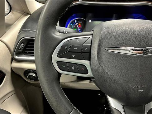 Used 2023 Chrysler Pacifica Limited image 12