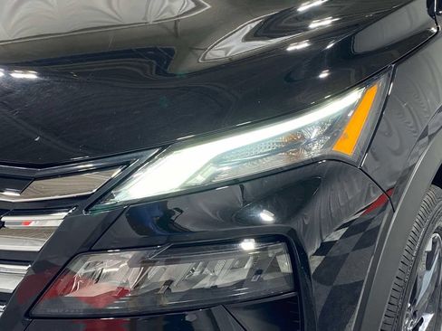 Used 2025 Nissan Rogue SV FWD image 7