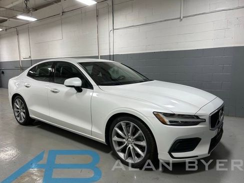 Used 2020 Volvo S60 T6 Momentum image 1