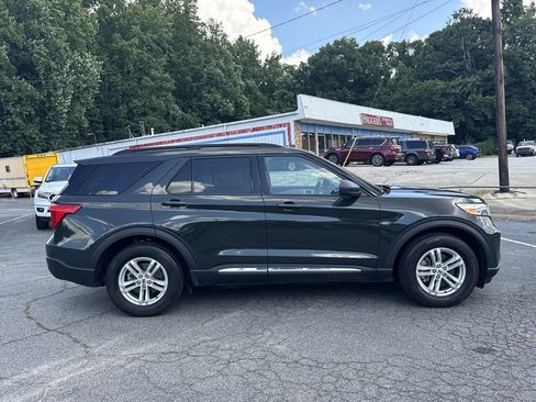Used 2023 Ford Explorer XLT w/ Equipment Group 202A RWD image 8