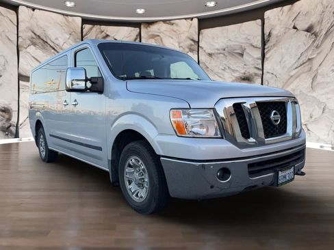 Used 2017 Nissan NV 3500 SL RWD image 3
