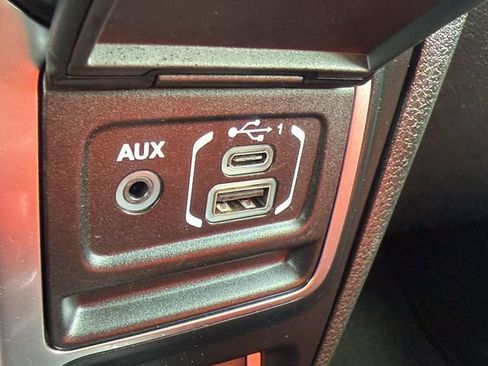 Used 2025 Jeep Gladiator Rubicon AWD/4WD image 21