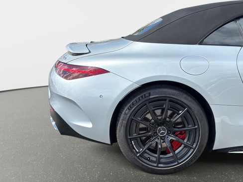 Used 2022 Mercedes-Benz SL 55 AMG 4MATIC w/ Driver Assistance Package image 20