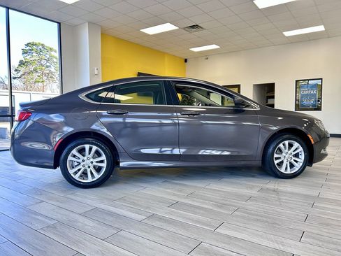 Used 2015 Chrysler 200 Limited image 5