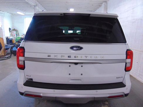 Used 2024 Ford Expedition Max XLT image 5