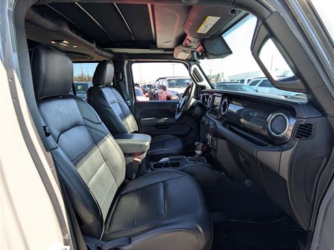 Used 2020 Jeep Wrangler Unlimited Sahara image 11