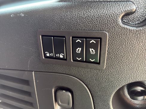 Used 2019 Chevrolet Suburban Premier AWD/4WD image 47