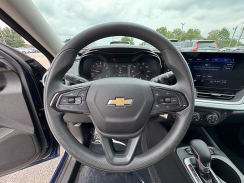Used 2024 Chevrolet Trax LS w/ LS Convenience Package FWD image 21