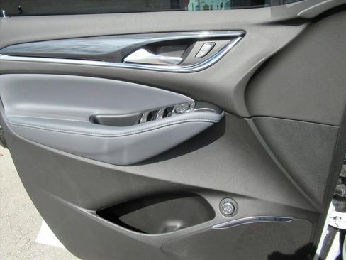 Certified 2023 Buick Enclave Essence image 18