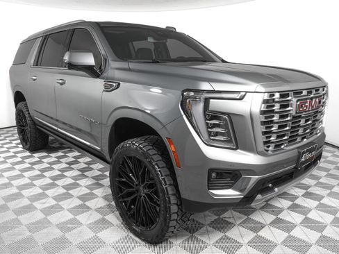 Used 2026 GMC Yukon XL Denali w/ Sun & Power Step Package AWD/4WD image 3