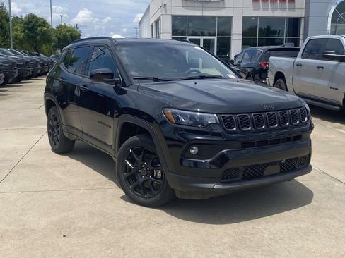 New 2026 Jeep Compass Latitude AWD/4WD image 32