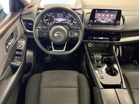 Used 2022 Nissan Rogue SV FWD image 11