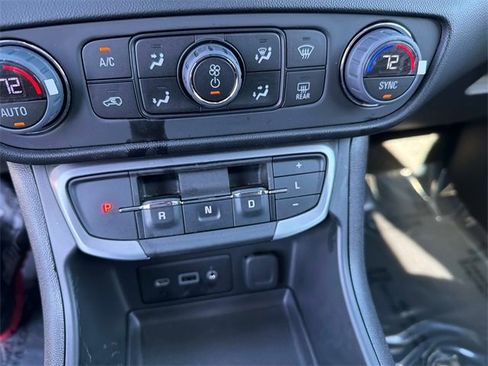 Used 2023 GMC Terrain SLE w/ Driver Convenience Package image 22