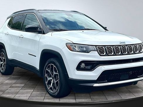 Used 2025 Jeep Compass Limited AWD/4WD image 3