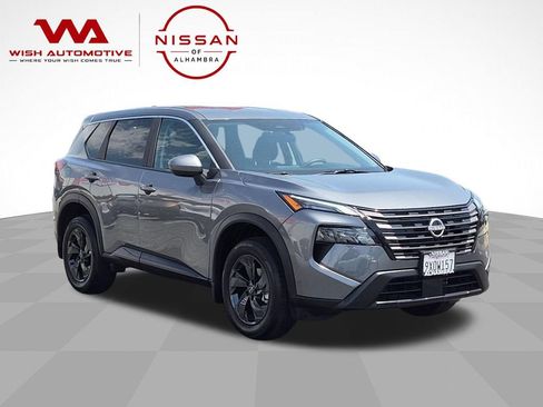 Certified 2026 Nissan Rogue SV FWD image 3