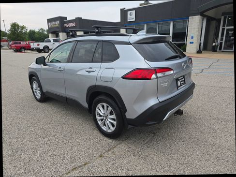 Used 2022 Toyota Corolla Cross LE AWD/4WD image 2