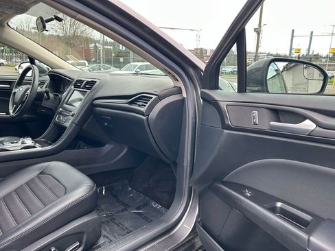 Used 2018 Ford Fusion SE w/ Equipment Group 201A image 15