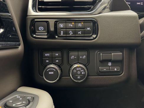 Used 2026 GMC Yukon Elevation w/ Elevation Premium Package AWD/4WD image 34