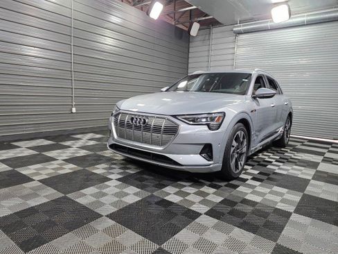 Used 2022 Audi e-tron Premium Plus image 47
