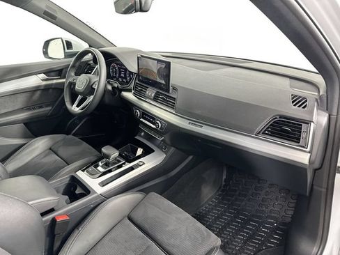 Used 2024 Audi Q5 e Premium Plus w/ Premium Plus Package AWD/4WD image 29